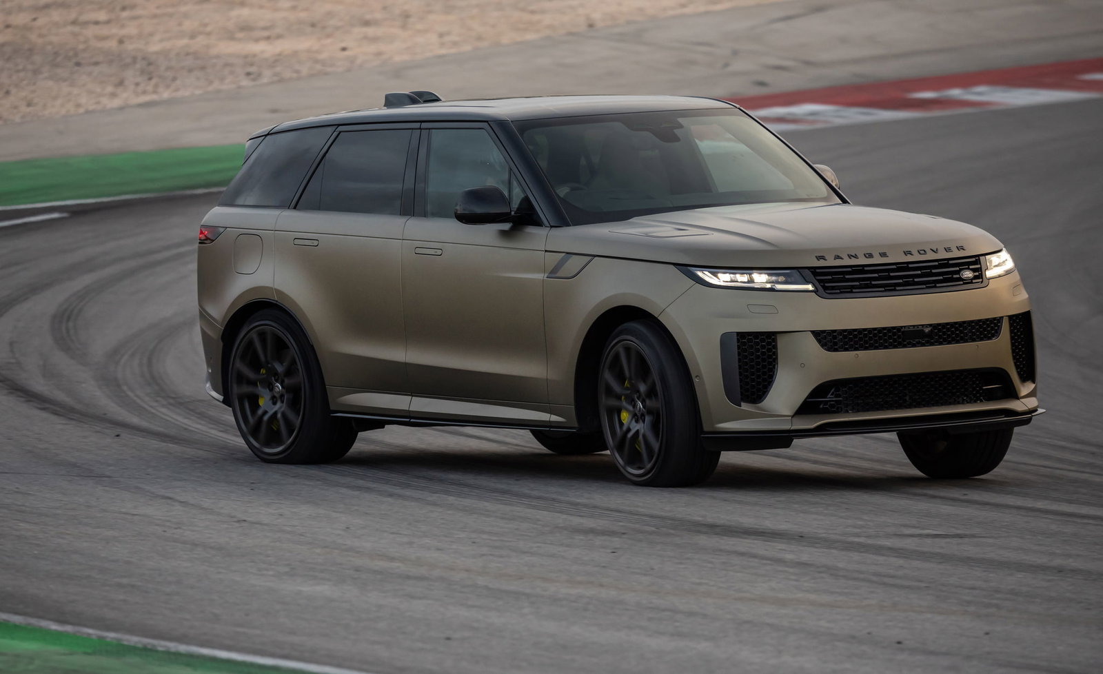Range Rover Sport SV - track driving